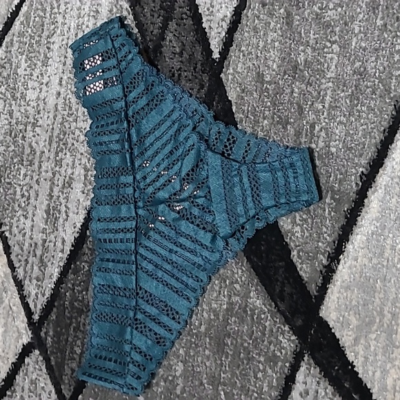 VICTORIA SECRET 2019 V CUT-OUT CHEEKY PANTIES - Picture 8 of 8